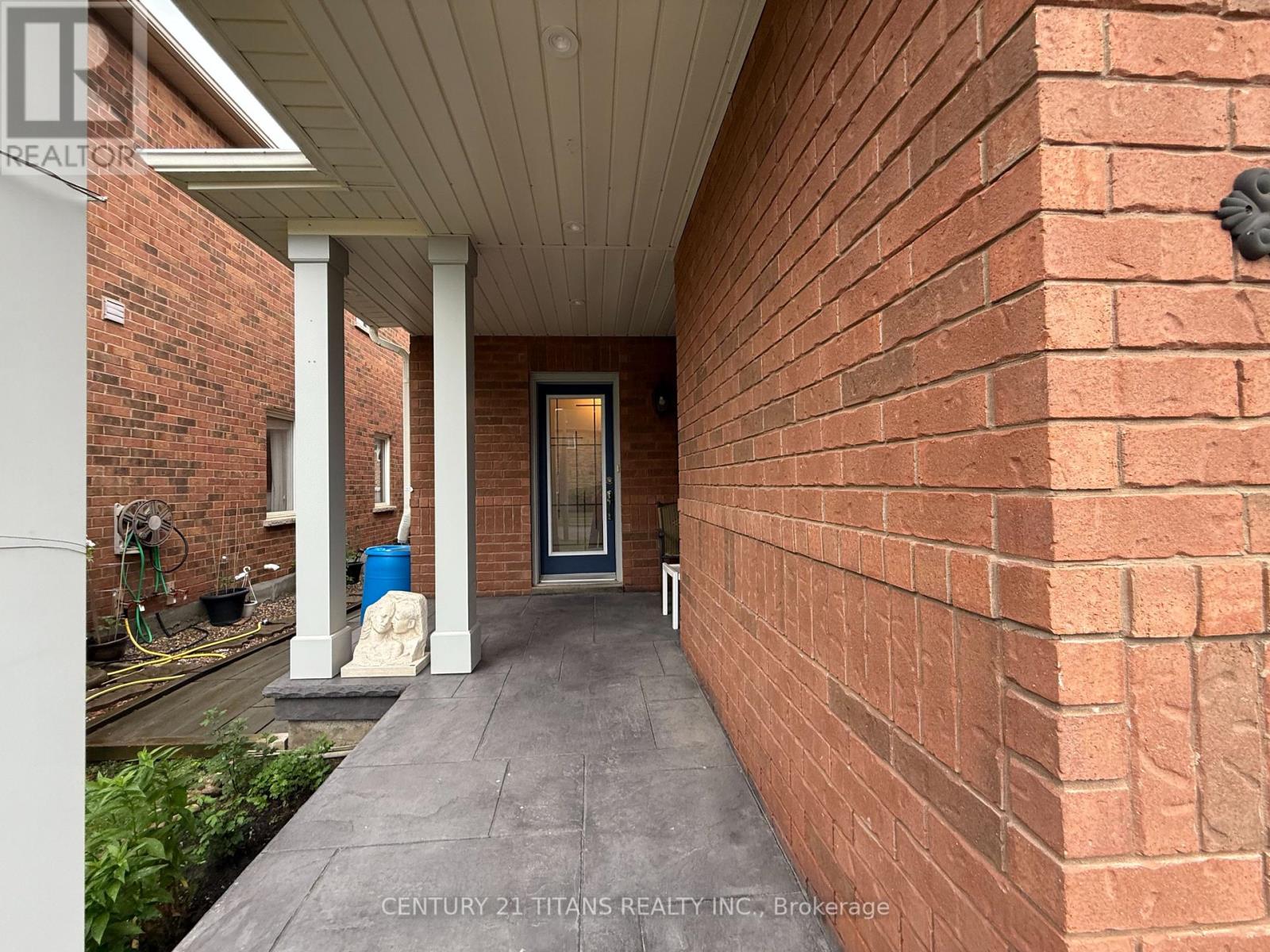 Property at 274 PENNDUTCH CIRCLE image 3
