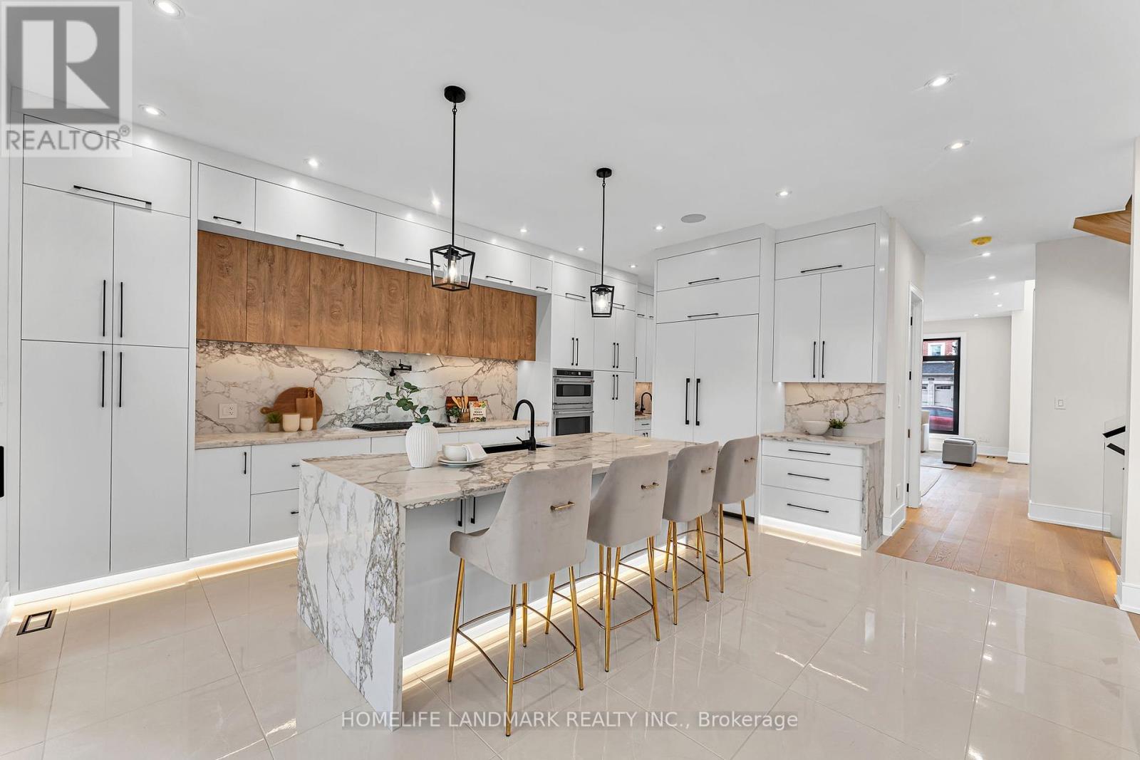 250 Jones Street, Oakville (Br Bronte), Ontario  L6L 3G4 - Photo 13 - W12261634