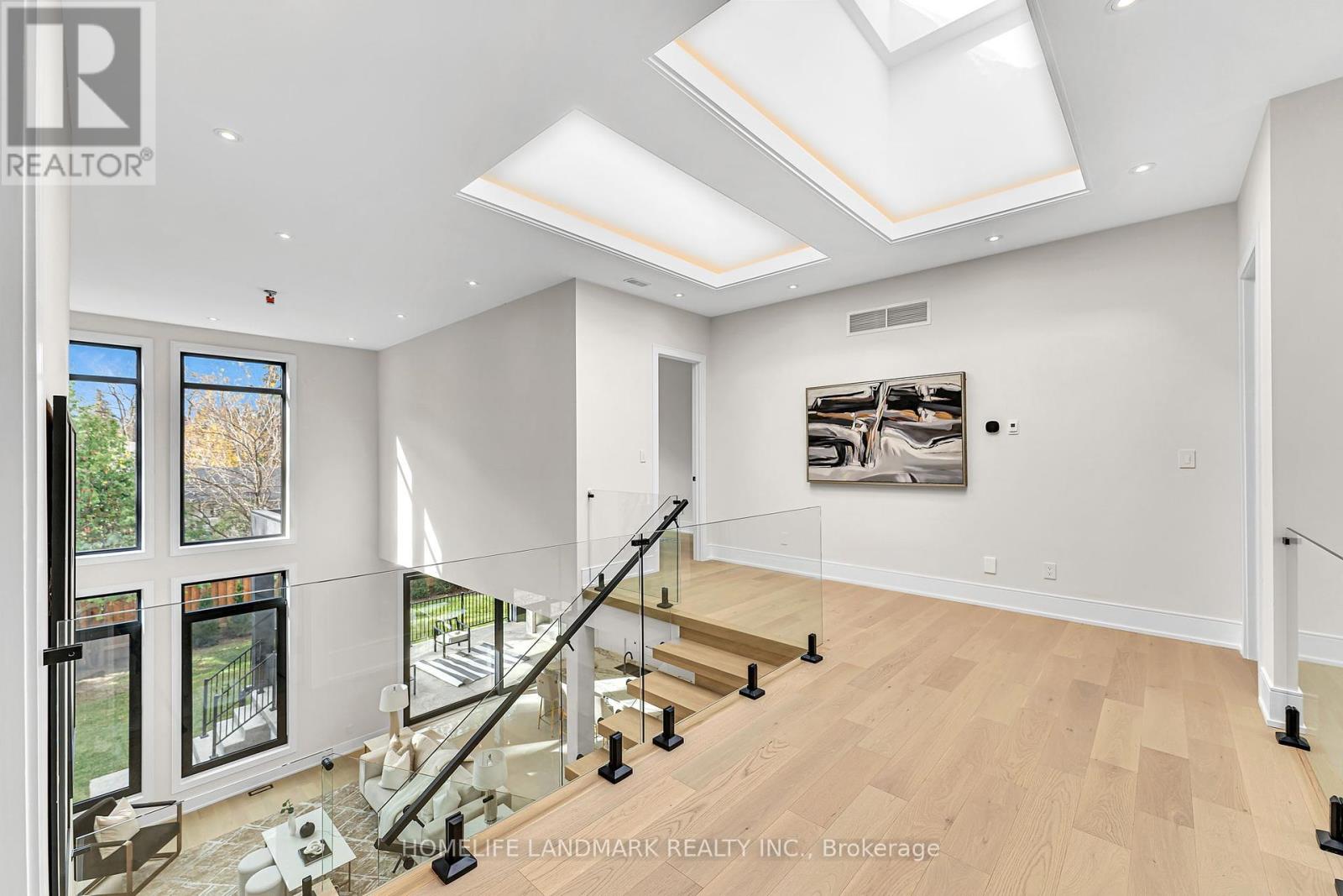 250 Jones Street, Oakville (Br Bronte), Ontario  L6L 3G4 - Photo 25 - W12261634