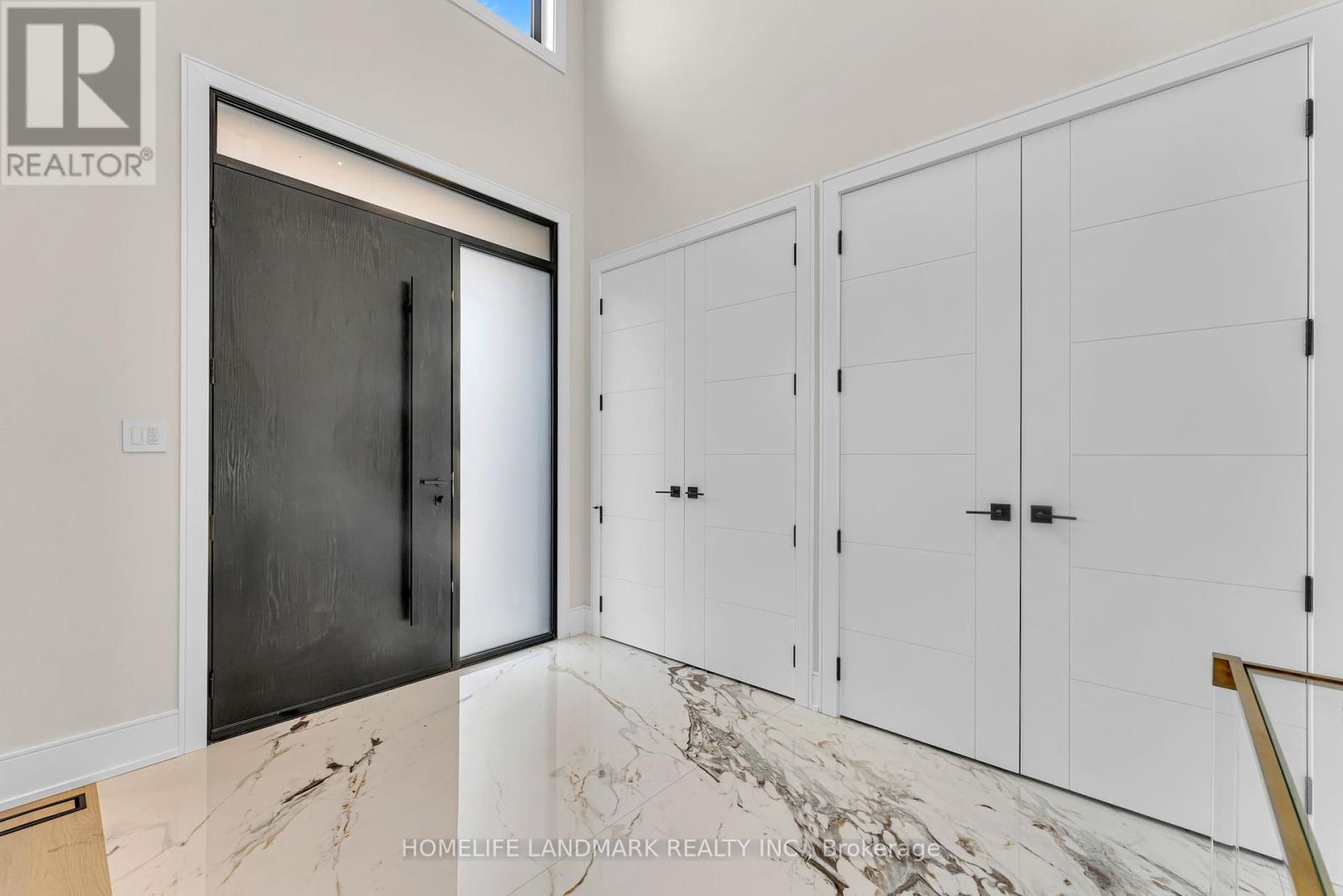 Property at 250 JONES STREET image 4