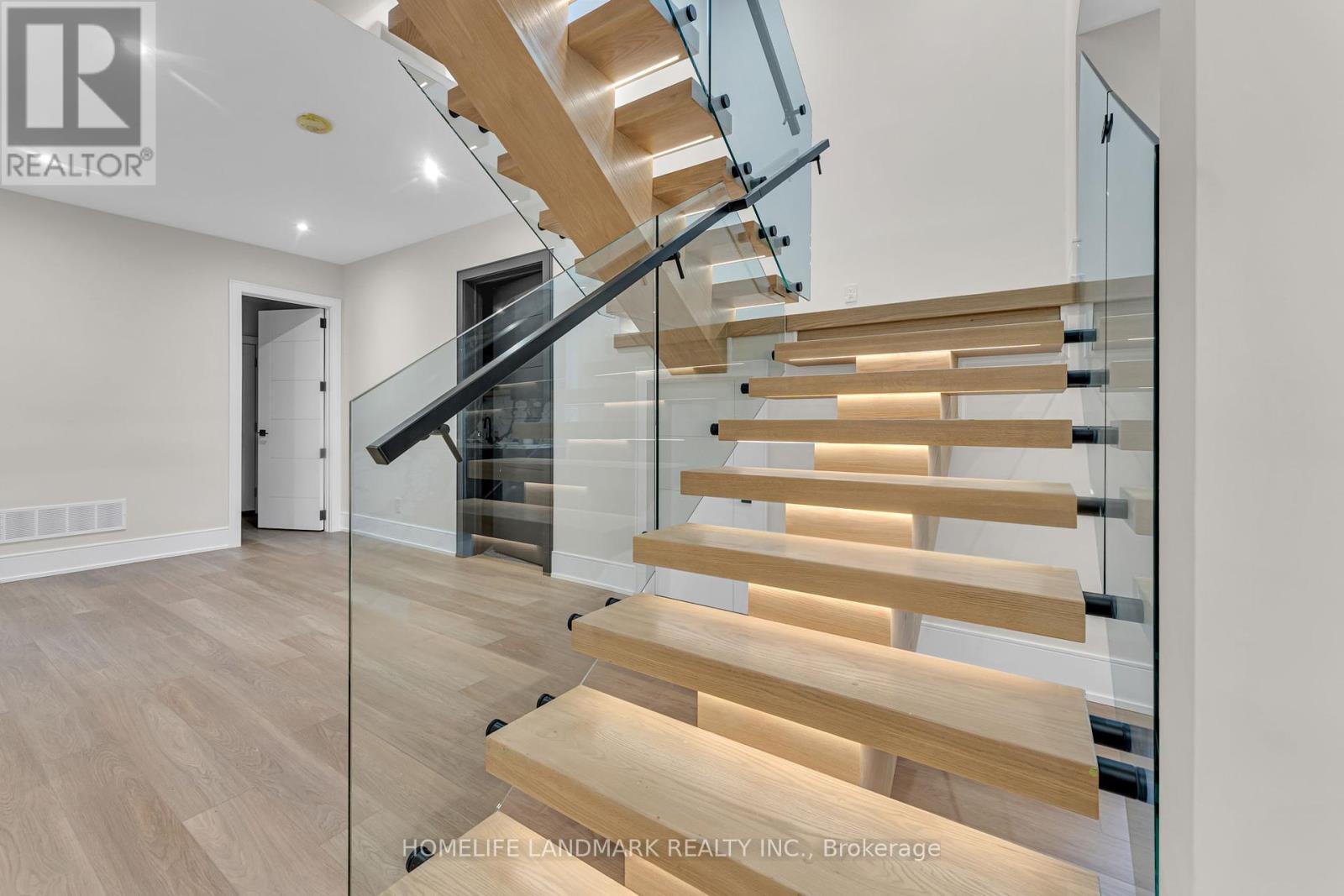 250 Jones Street, Oakville (Br Bronte), Ontario  L6L 3G4 - Photo 40 - W12261634