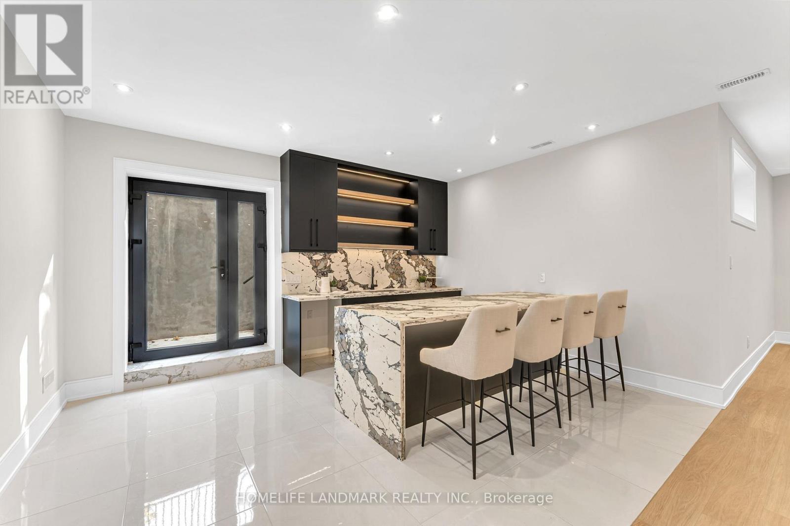 250 Jones Street, Oakville (Br Bronte), Ontario  L6L 3G4 - Photo 44 - W12261634