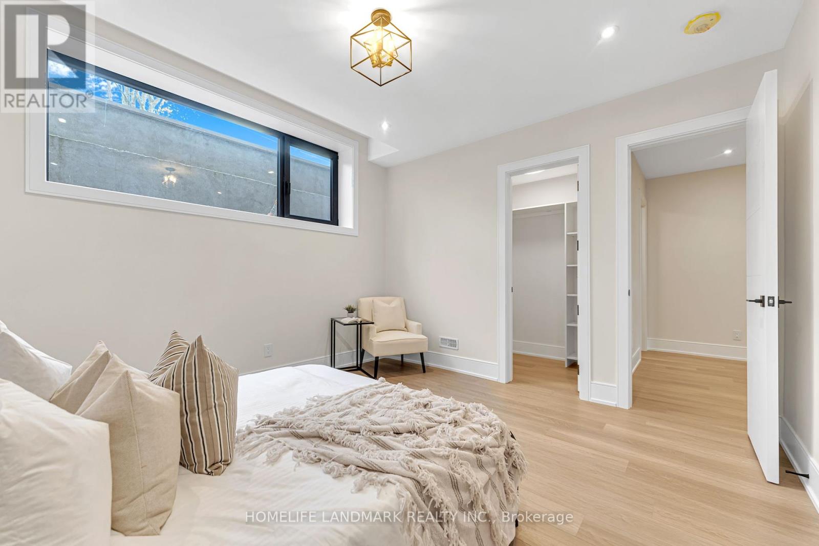 250 Jones Street, Oakville (Br Bronte), Ontario  L6L 3G4 - Photo 46 - W12261634