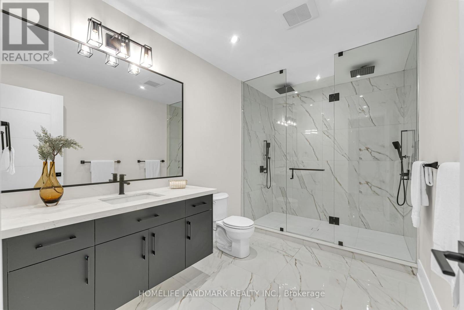 250 Jones Street, Oakville (Br Bronte), Ontario  L6L 3G4 - Photo 47 - W12261634