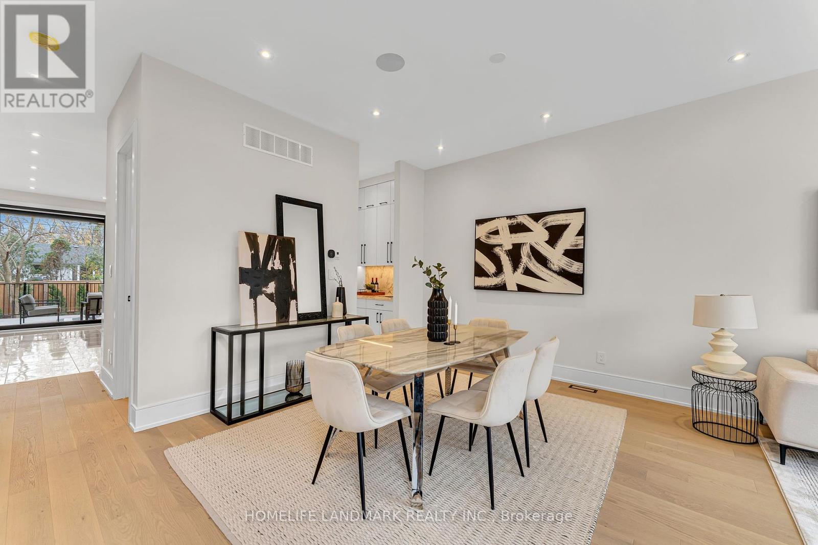 250 Jones Street, Oakville (Br Bronte), Ontario  L6L 3G4 - Photo 8 - W12261634