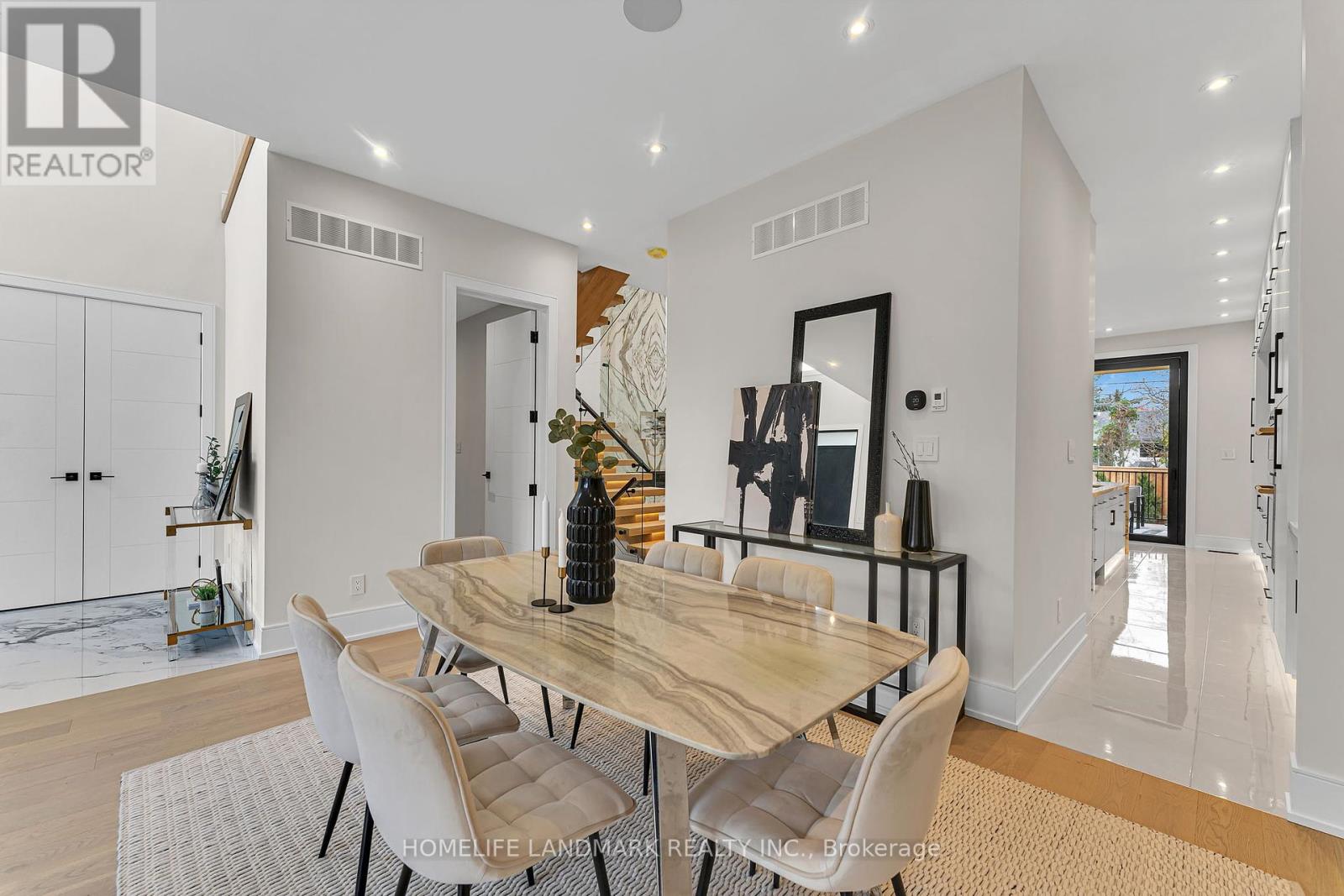 250 Jones Street, Oakville (Br Bronte), Ontario  L6L 3G4 - Photo 9 - W12261634