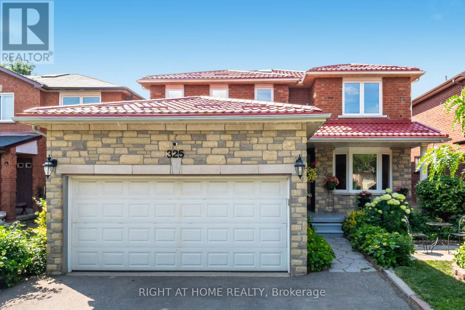 Property at 325 HARROWSMITH DRIVE image 1