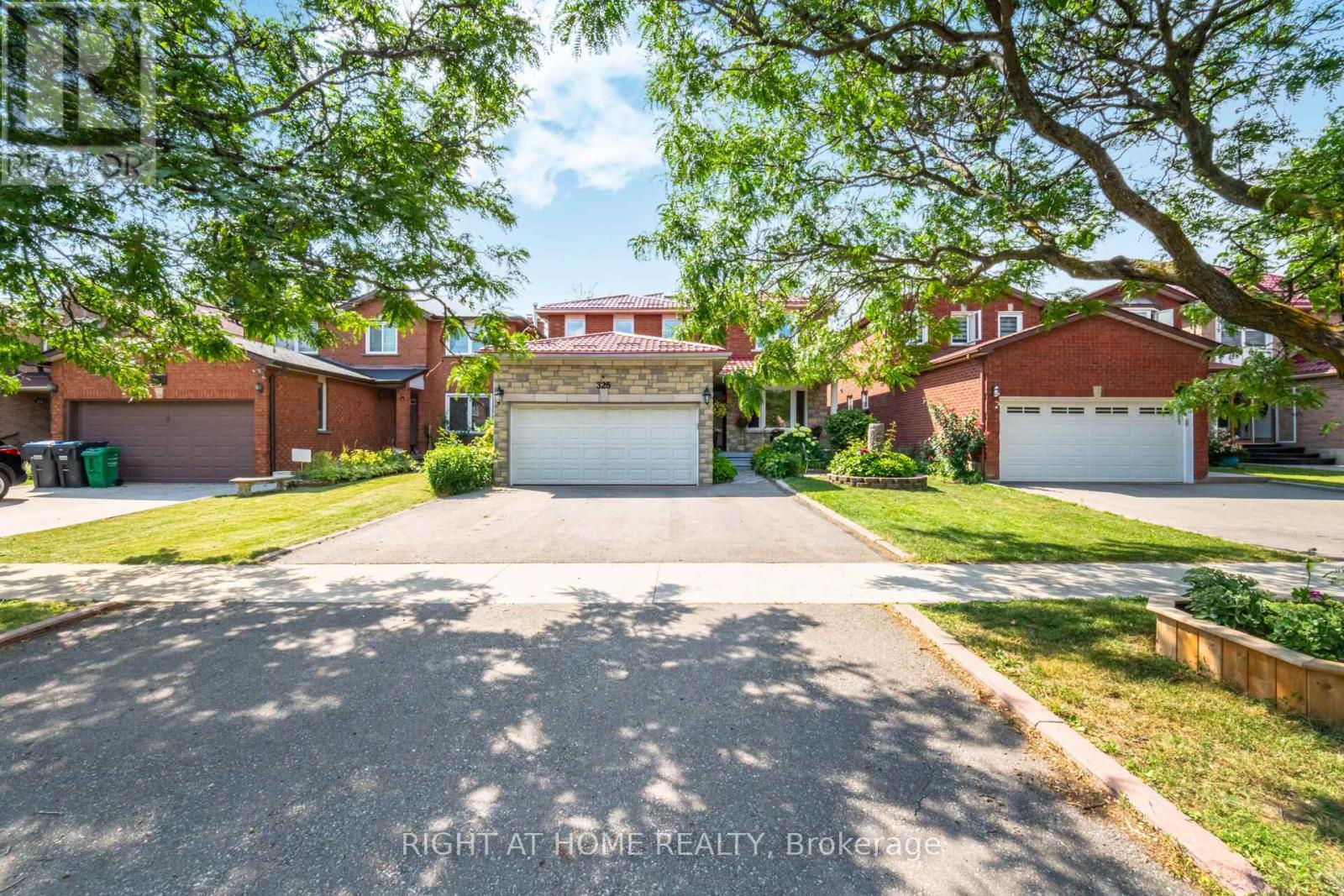 Property at 325 HARROWSMITH DRIVE image 2