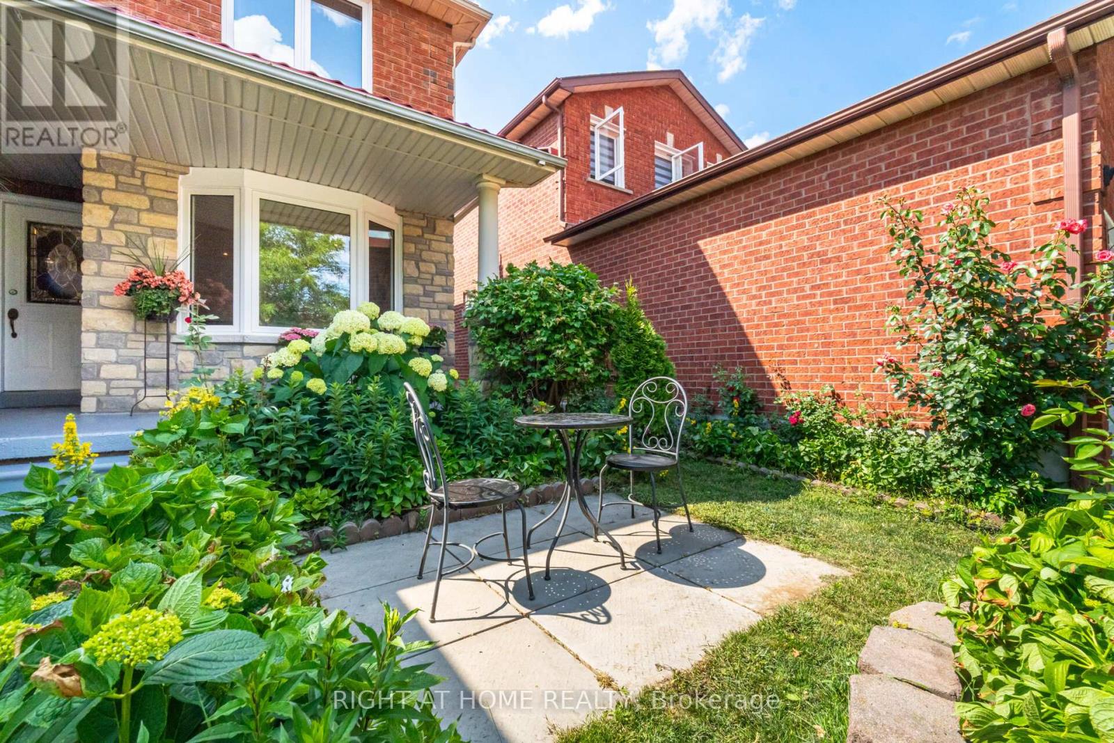 Property at 325 HARROWSMITH DRIVE image 3