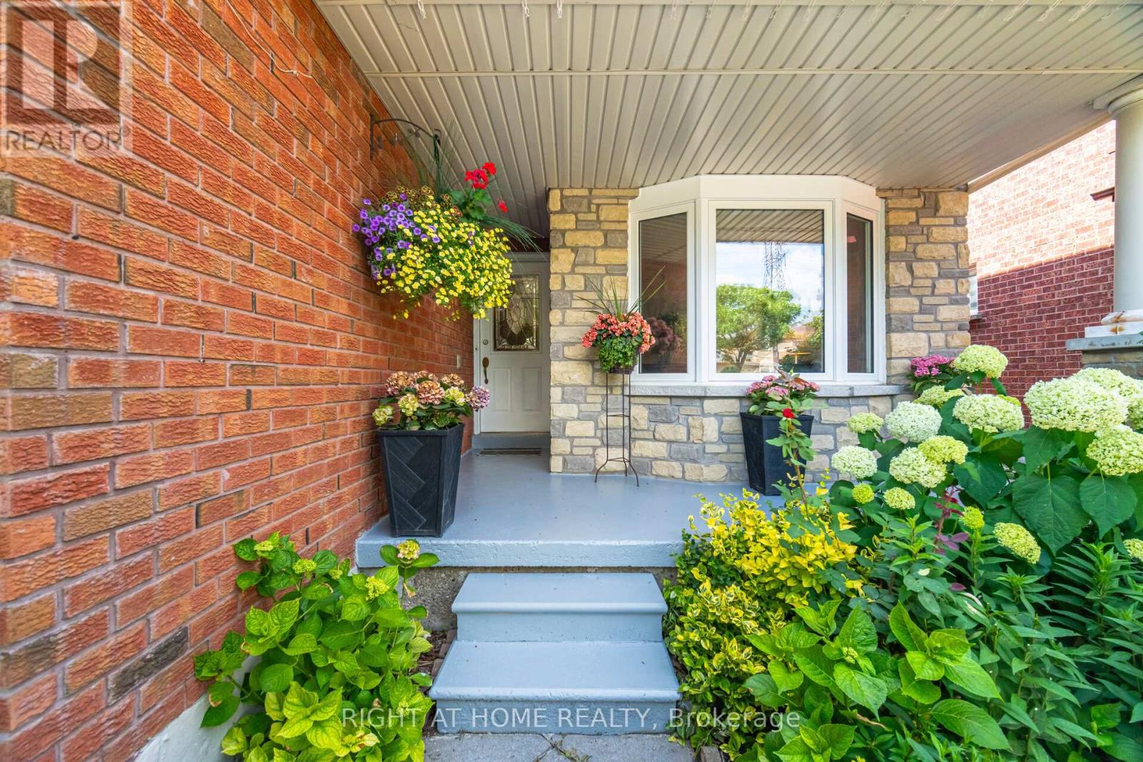 Property at 325 HARROWSMITH DRIVE image 4