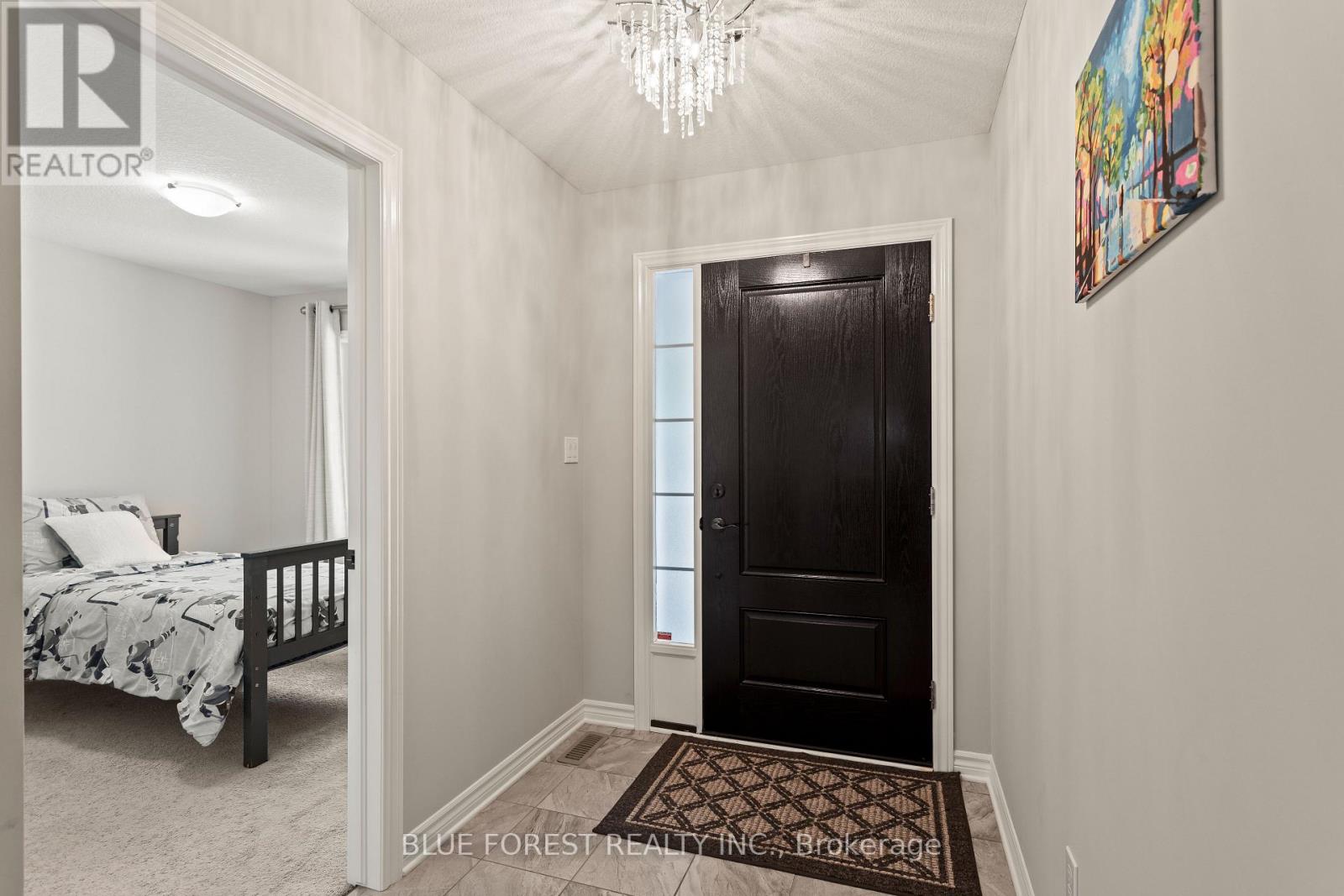 42 Hickory Lane, St. Thomas, Ontario  N5R 6K9 - Photo 5 - X12261743