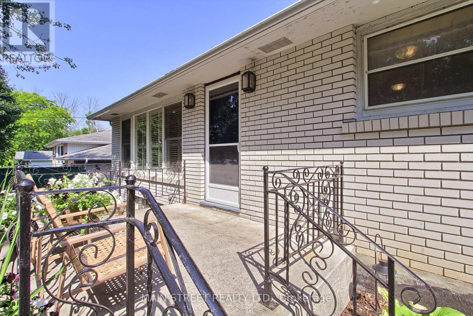 230 Boyers Side Road, Georgina, Ontario  L4P 3C8 - Photo 6 - N12259035