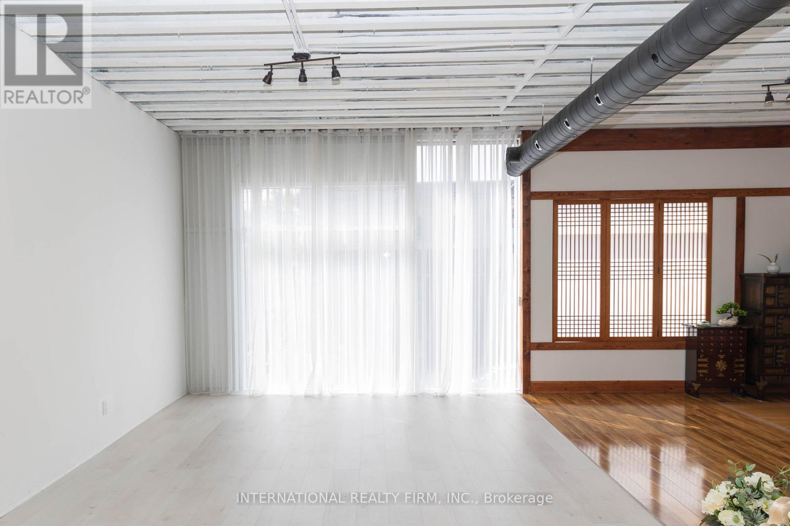 2 - 2252 QUEEN STREET E, Toronto, Ontario