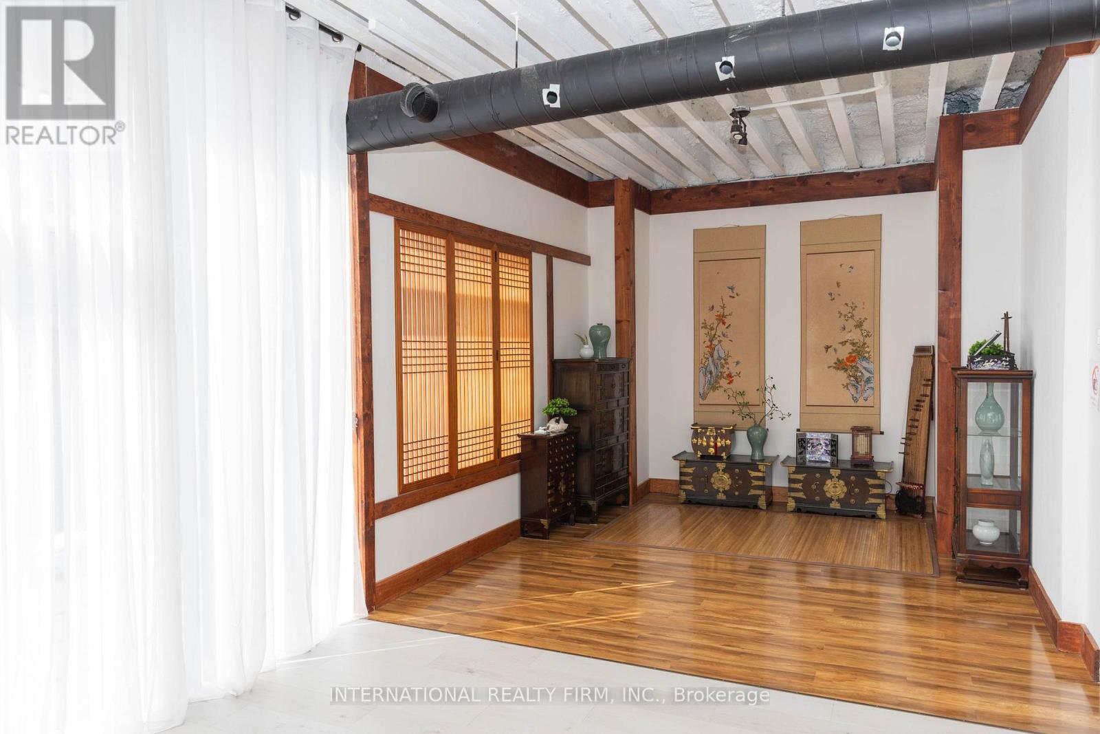 2 - 2252 Queen Street E, Toronto, Ontario  M4E 1G2 - Photo 3 - E12261747