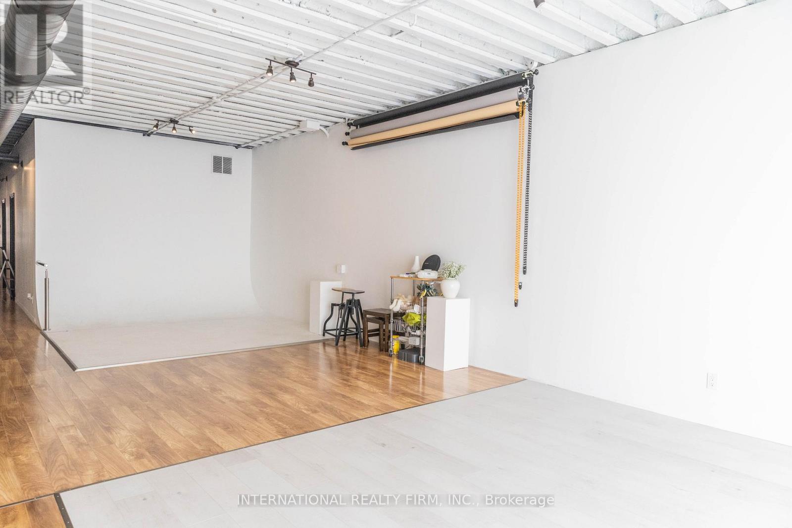 2 - 2252 Queen Street E, Toronto, Ontario  M4E 1G2 - Photo 4 - E12261747