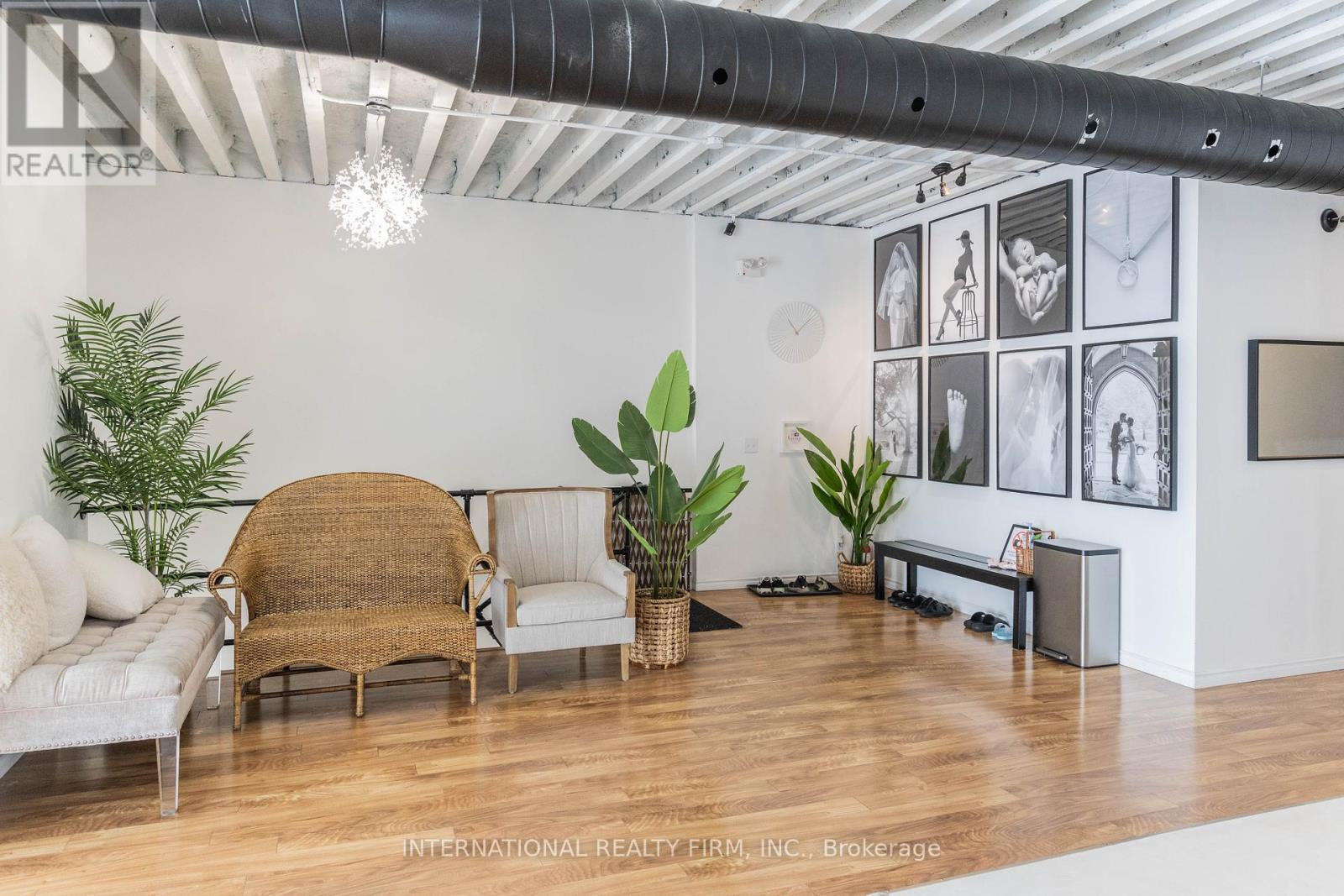2 - 2252 Queen Street E, Toronto, Ontario  M4E 1G2 - Photo 5 - E12261747