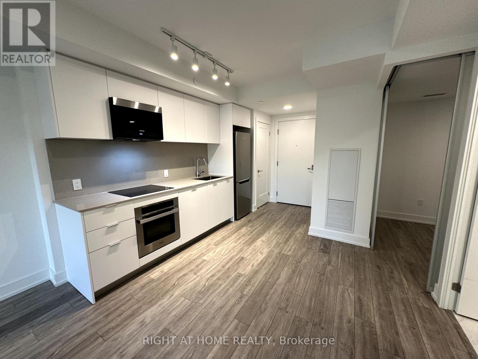 1005 - 8 Cedarland Drive, Markham, Ontario  L6G 0H4 - Photo 2 - N12261734