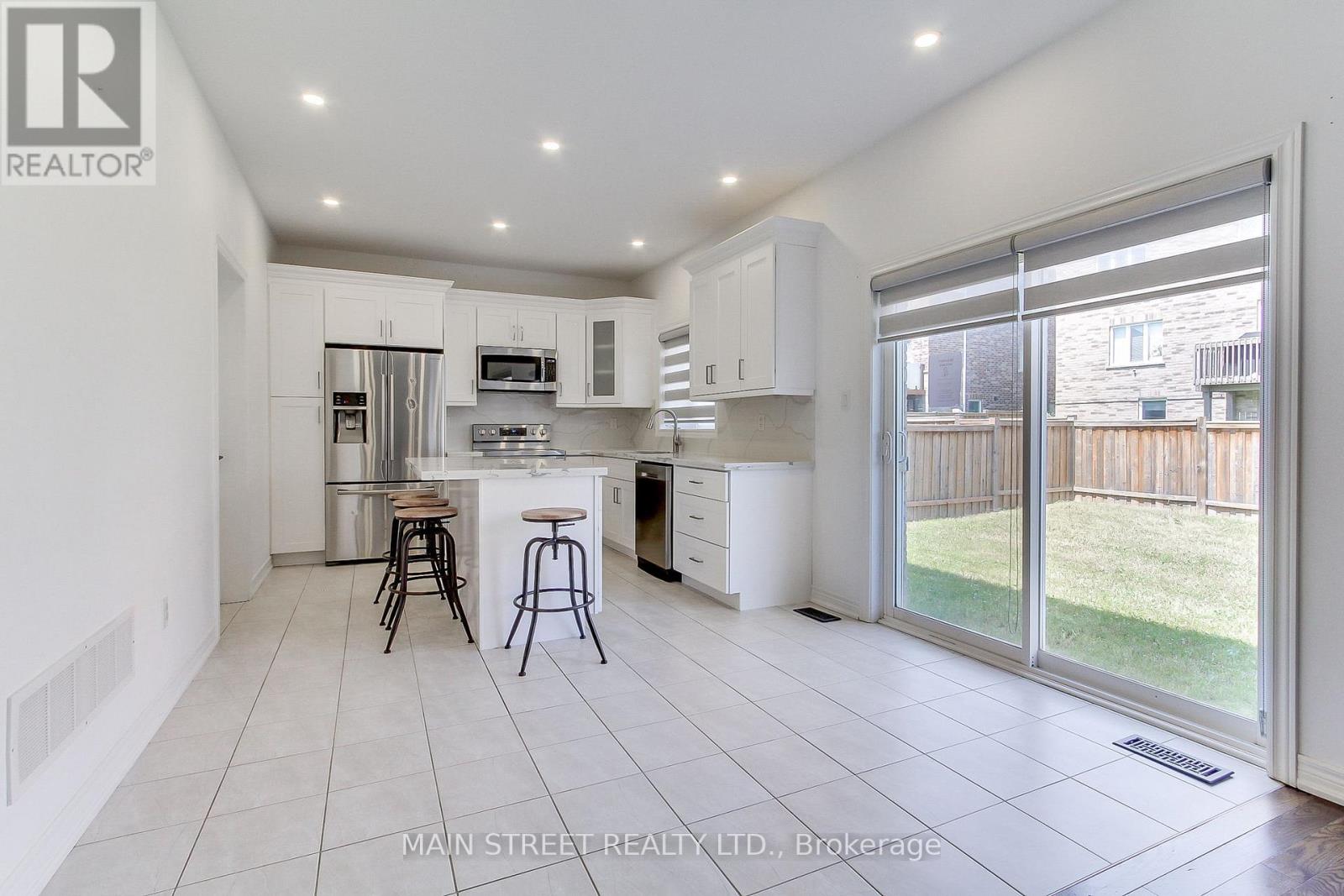 1386 Dallman Street, Innisfil (Lefroy), Ontario  L0L 1W0 - Photo 17 - N12261748