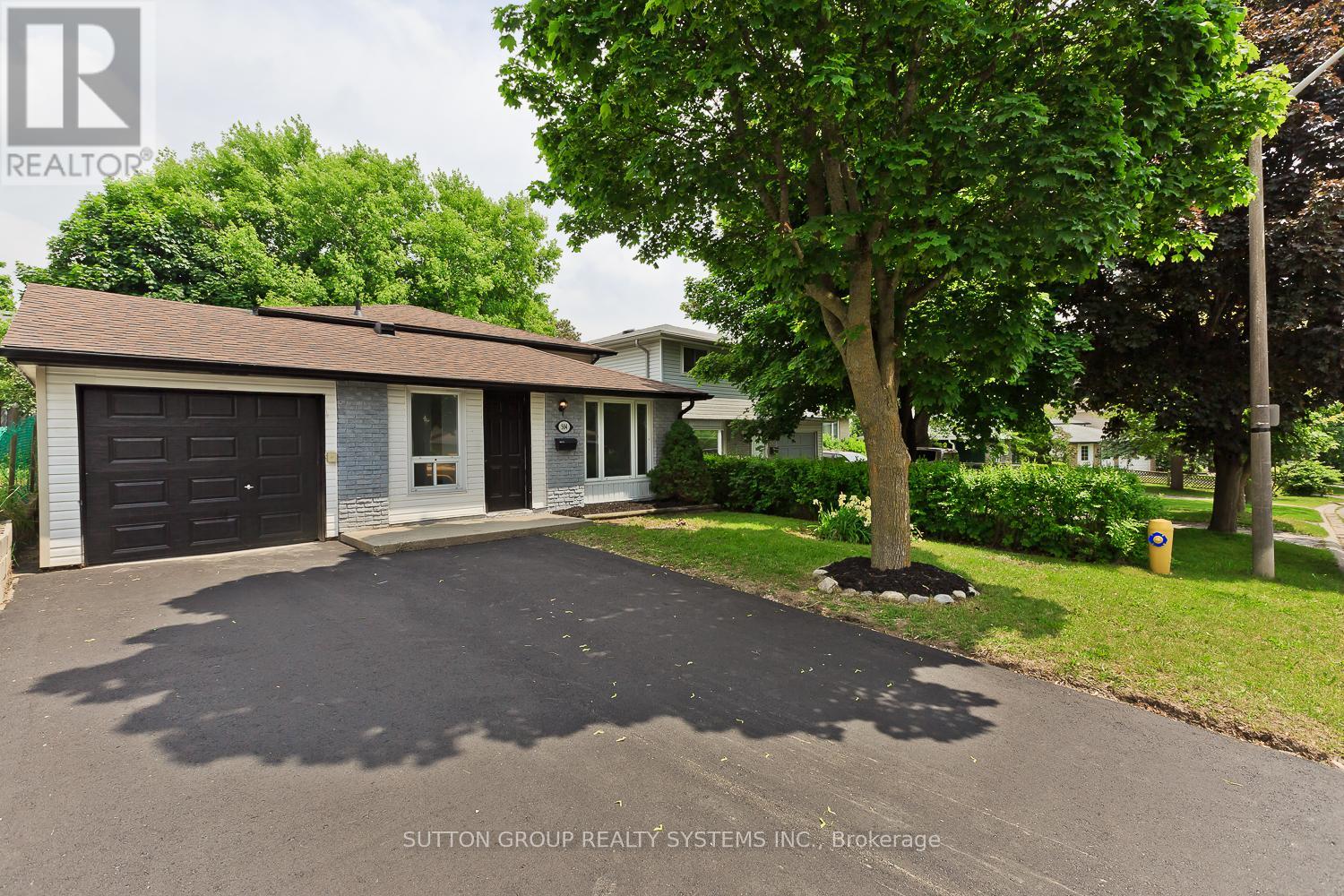 Property at 504 PINETREE CRESCENT image 2