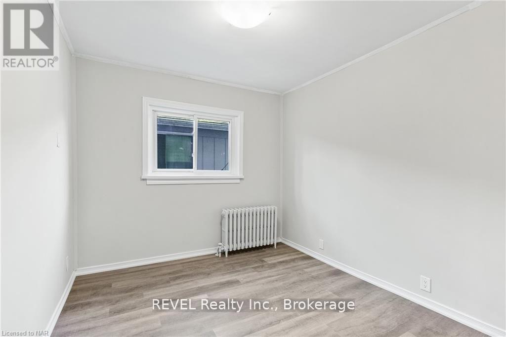 188 Niagara Falls Road, Thorold, Ontario  L2V 1H8 - Photo 11 - X12261869