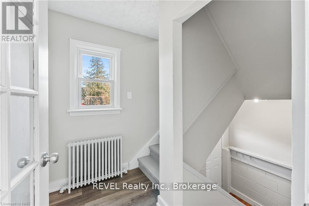 188 Niagara Falls Road, Thorold, Ontario  L2V 1H8 - Photo 17 - X12261869