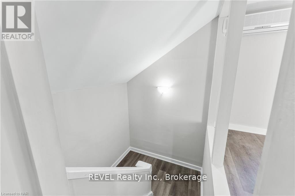 188 Niagara Falls Road, Thorold, Ontario  L2V 1H8 - Photo 19 - X12261869