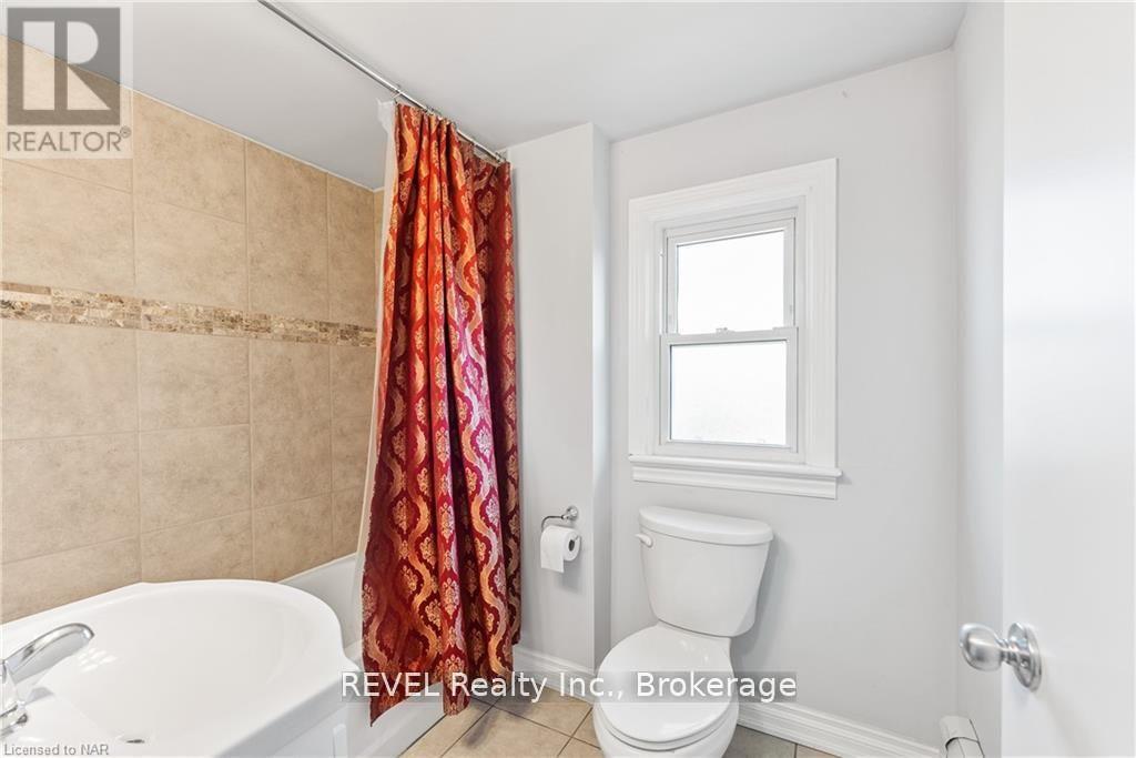 188 Niagara Falls Road, Thorold, Ontario  L2V 1H8 - Photo 21 - X12261869