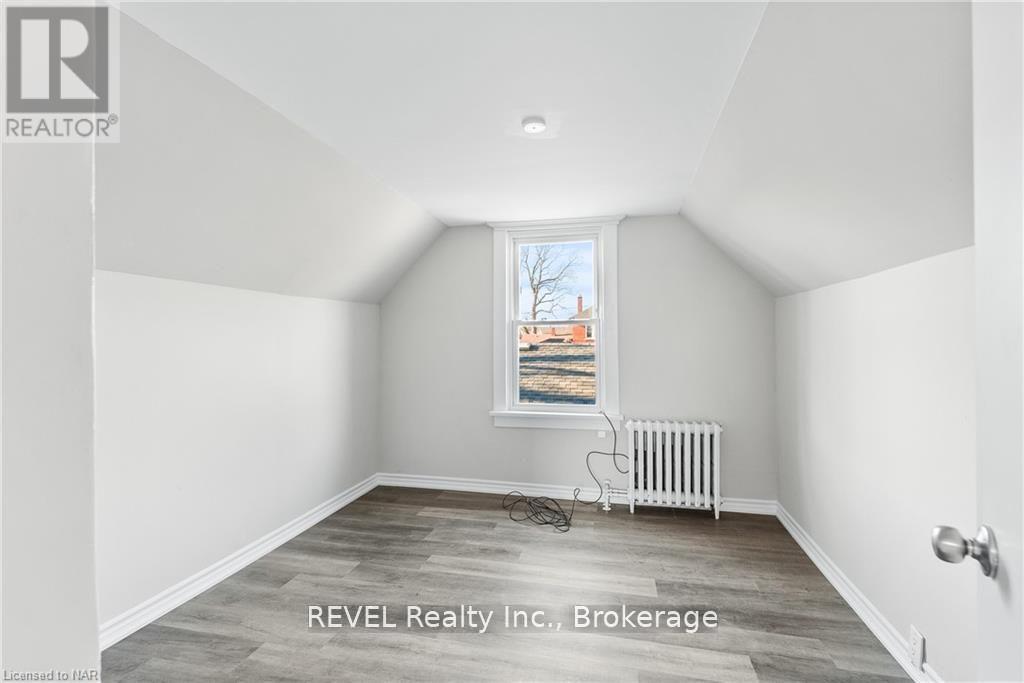 188 Niagara Falls Road, Thorold, Ontario  L2V 1H8 - Photo 25 - X12261869