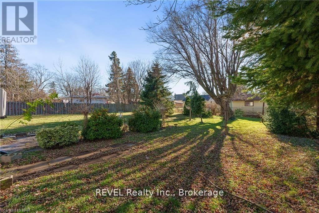188 Niagara Falls Road, Thorold, Ontario  L2V 1H8 - Photo 3 - X12261869