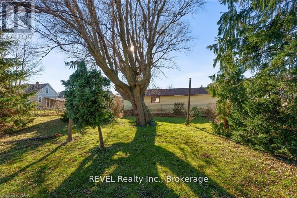 188 Niagara Falls Road, Thorold, Ontario  L2V 1H8 - Photo 4 - X12261869