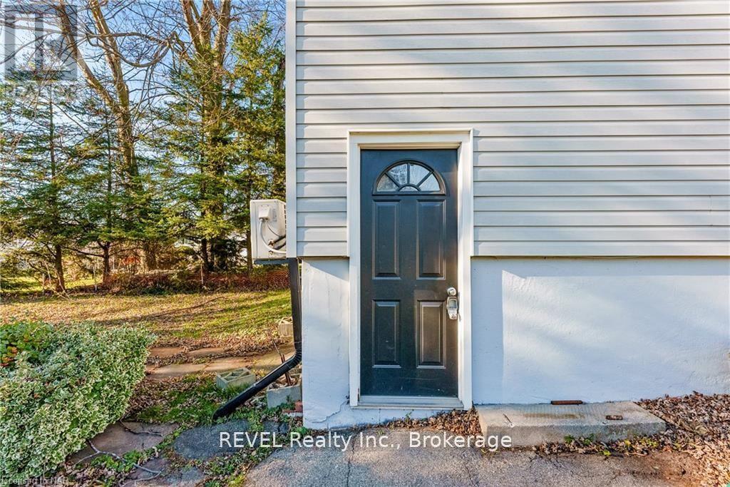 188 Niagara Falls Road, Thorold, Ontario  L2V 1H8 - Photo 6 - X12261869