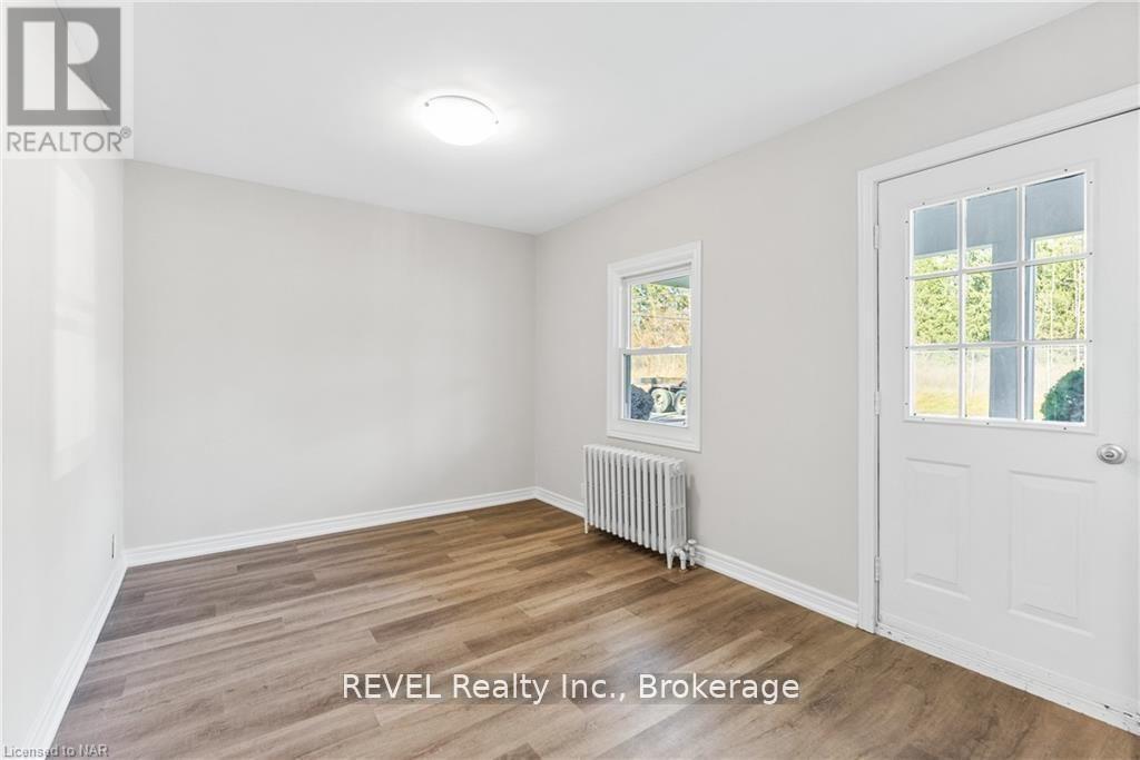 188 Niagara Falls Road, Thorold, Ontario  L2V 1H8 - Photo 7 - X12261869