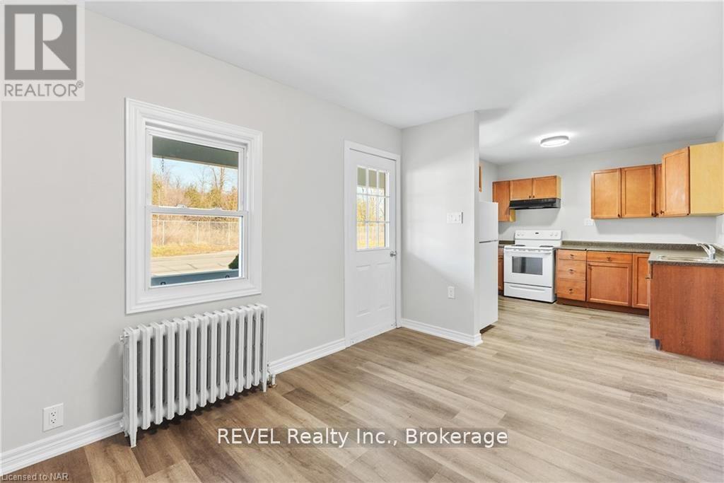 188 Niagara Falls Road, Thorold, Ontario  L2V 1H8 - Photo 8 - X12261869