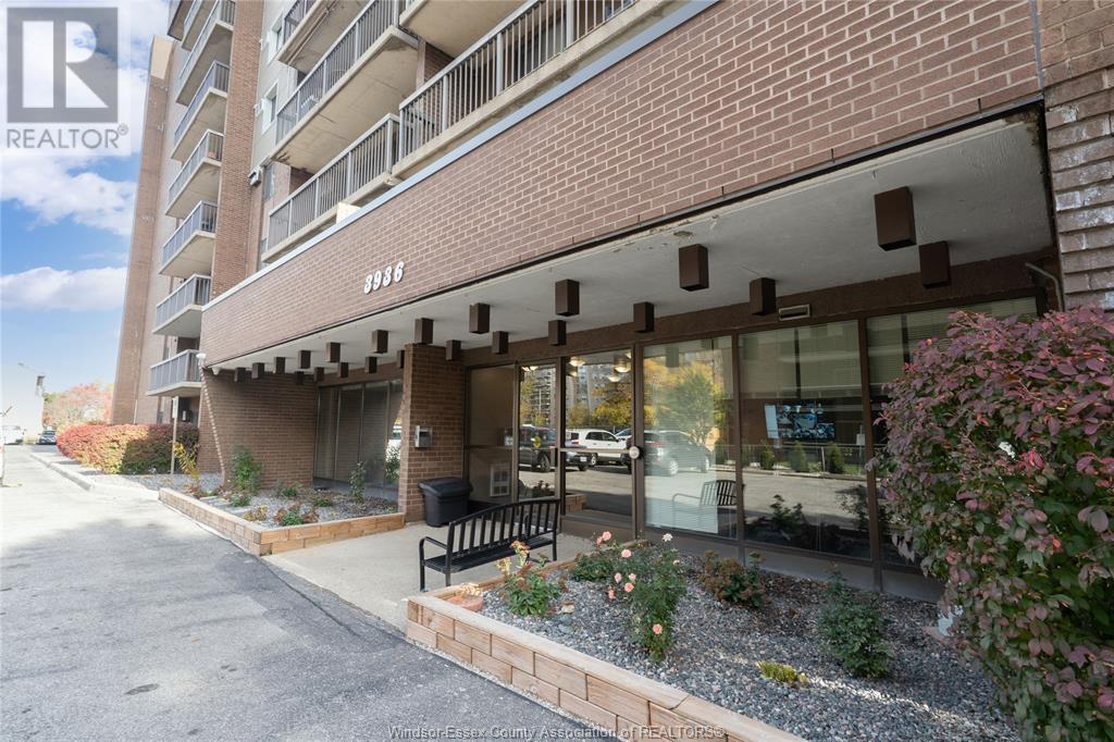 Property at 3936 WYANDOTTE STREET East Unit# 911 image 2
