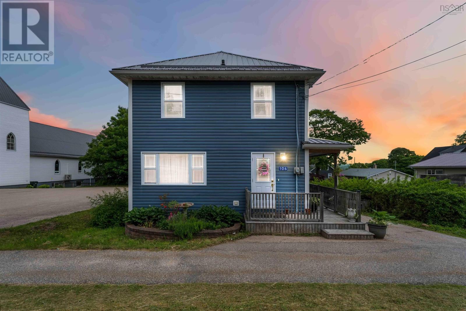 106 Queen Street, Digby, Nova Scotia  B0V 1A0 - Photo 1 - 202514270