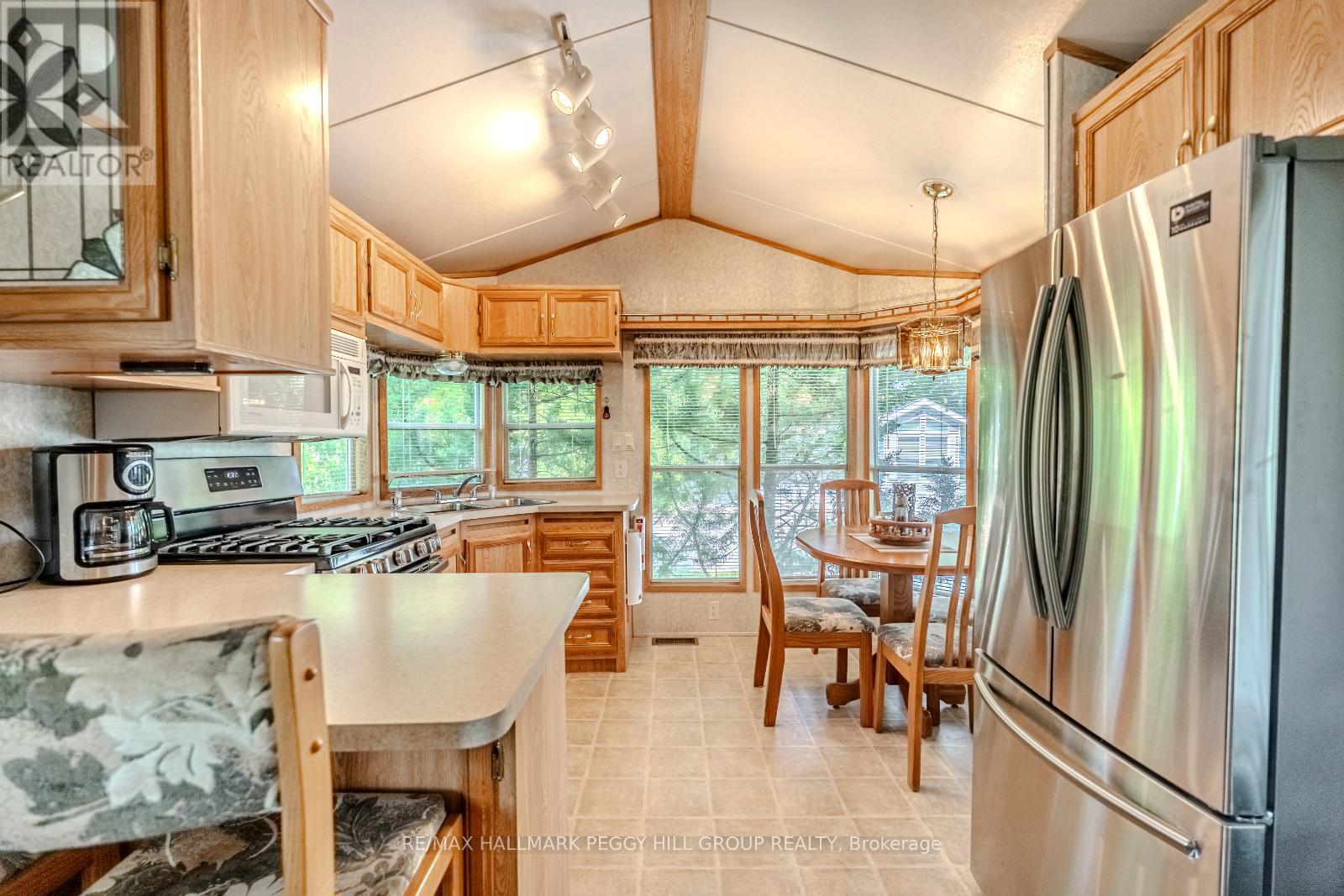 13 Huron Circle, Wasaga Beach, Ontario  L9Z 1X7 - Photo 2 - S12261812