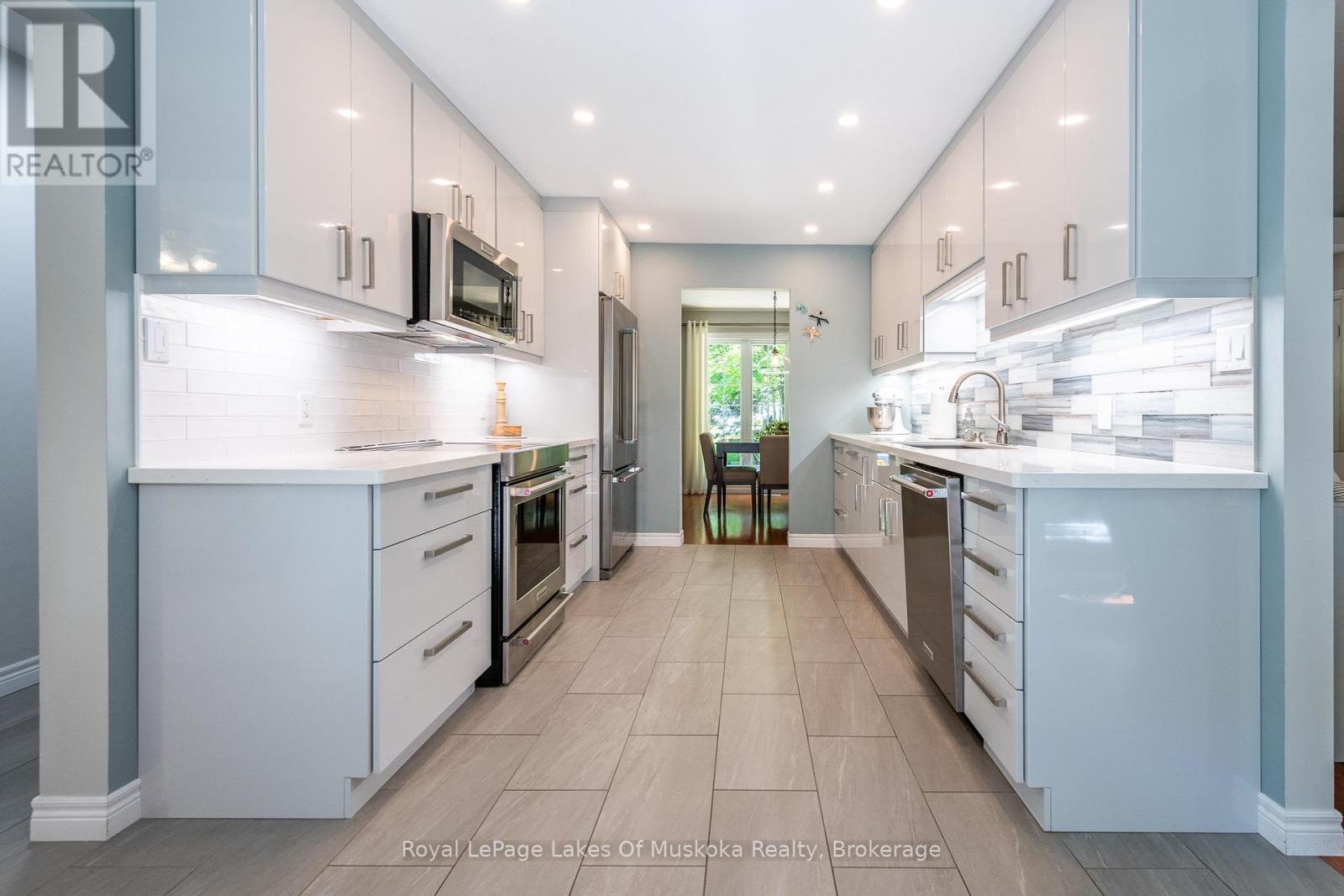 1601 Skyline Drive, Huntsville, Ontario  P1H 1A5 - Photo 10 - X12261893