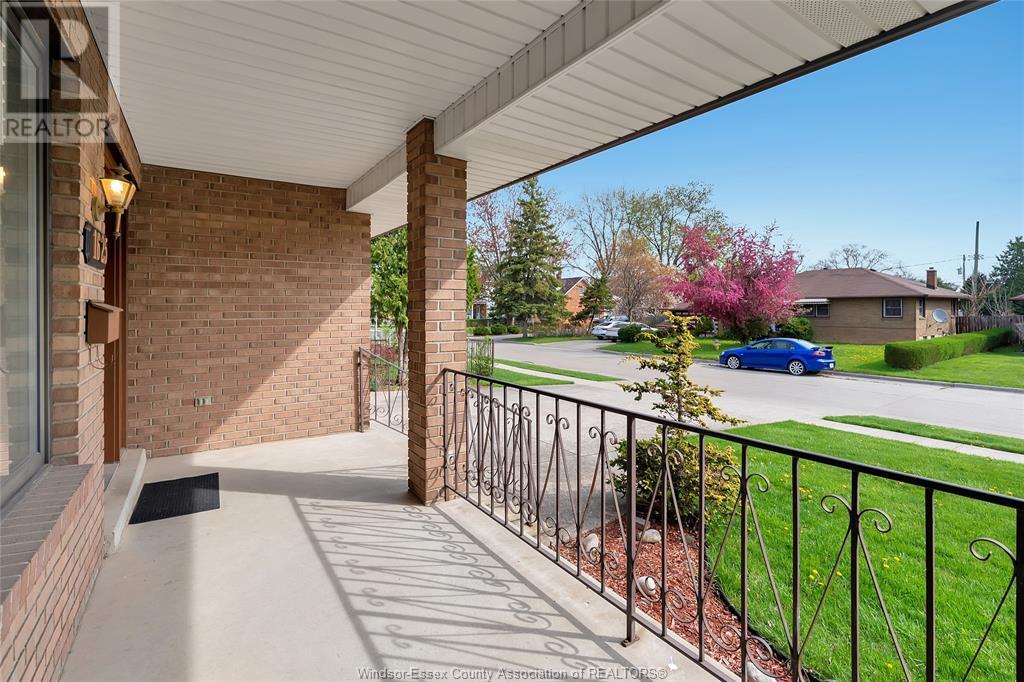 1625 Everts, Windsor, Ontario  N9B 3E4 - Photo 3 - 25010223