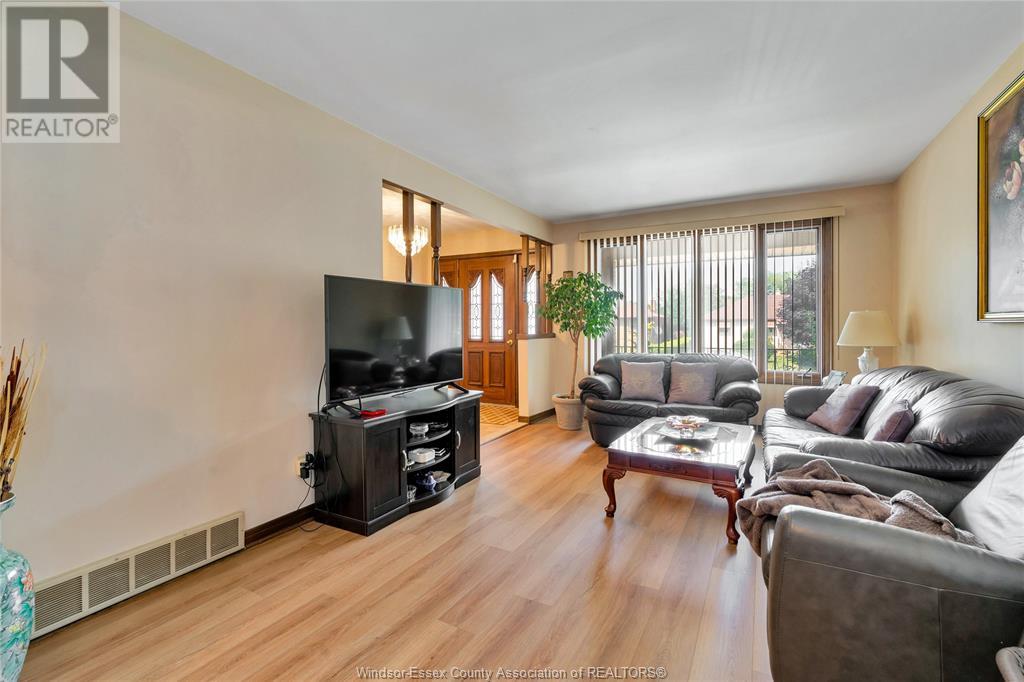 1625 Everts, Windsor, Ontario  N9B 3E4 - Photo 5 - 25010223