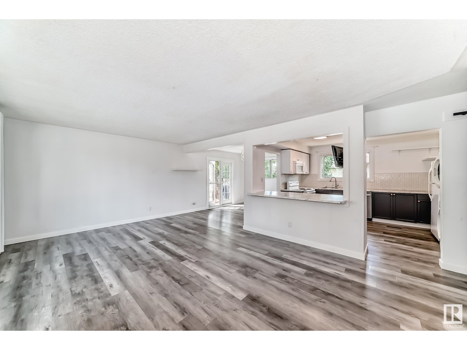 Property at 8510 150 ST NW image 3