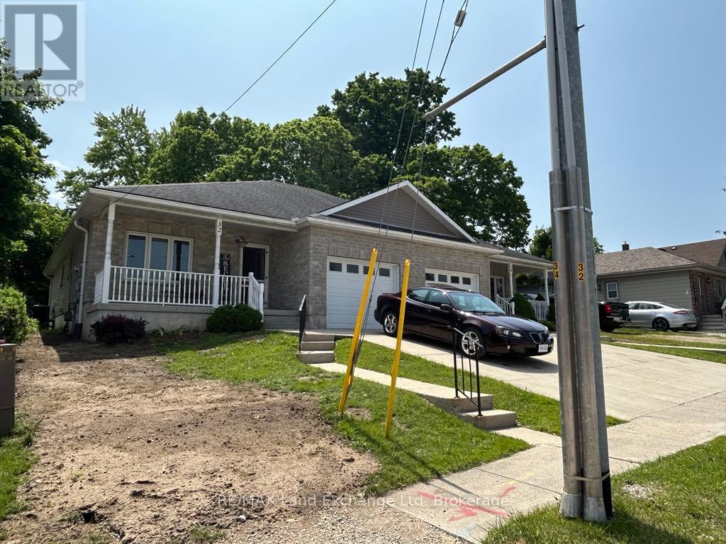 32 Victoria Street W, North Huron, Ontario  N0G 2W0 - Photo 2 - X12227484