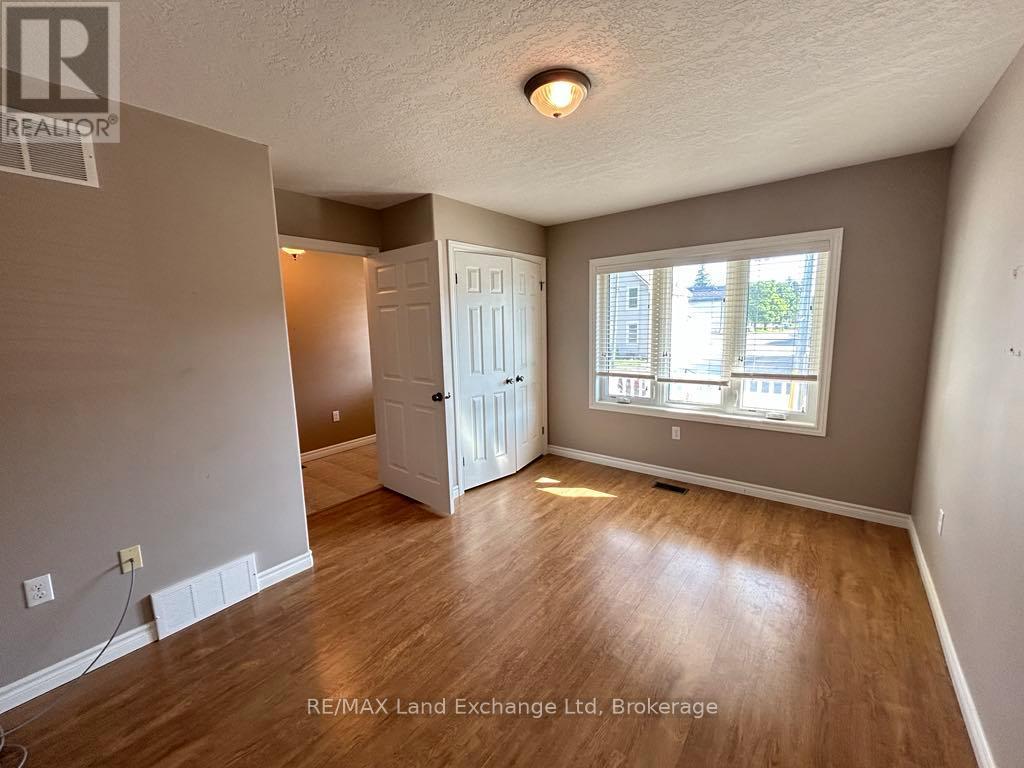 32 Victoria Street W, North Huron, Ontario  N0G 2W0 - Photo 8 - X12227484