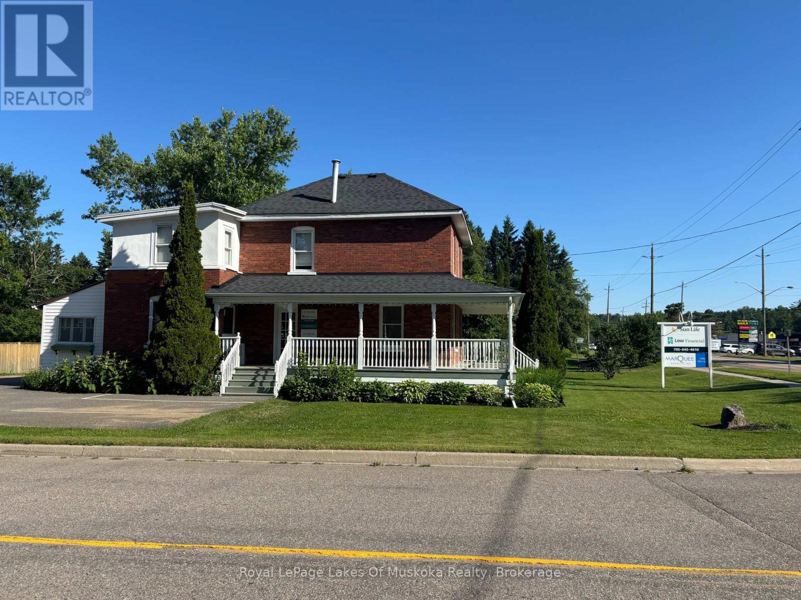 164 Wellington Street N, Bracebridge (Monck (Bracebridge)), Ontario  P1L 1C4 - Photo 2 - X12261985