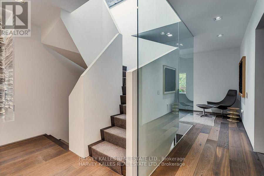 11 Shorncliffe Avenue, Toronto, Ontario  M4V 1S9 - Photo 15 - C12261939
