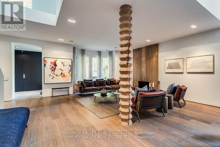 11 Shorncliffe Avenue, Toronto, Ontario  M4V 1S9 - Photo 6 - C12261939