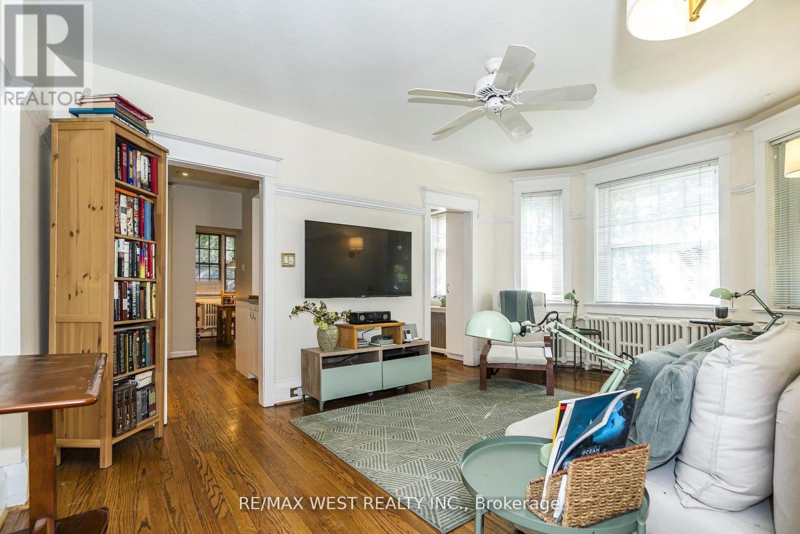 9a Humewood Drive, Toronto, Ontario  M6C 1C9 - Photo 10 - C12262030