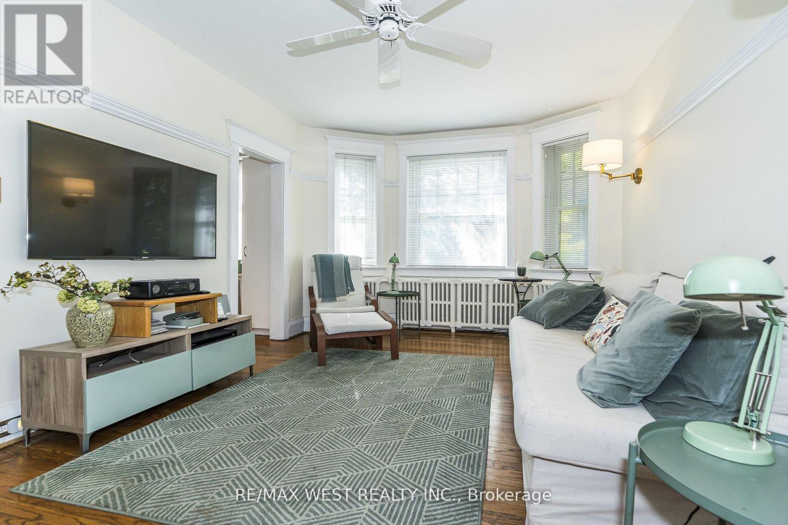 9a Humewood Drive, Toronto, Ontario  M6C 1C9 - Photo 11 - C12262030