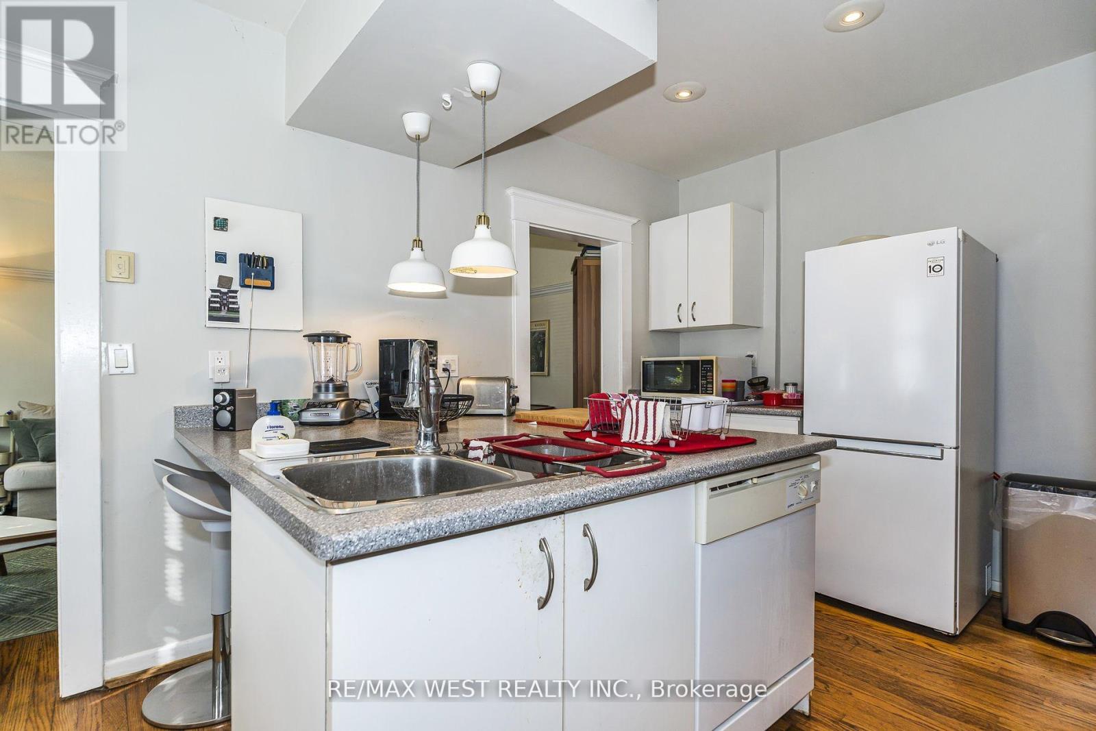 9a Humewood Drive, Toronto, Ontario  M6C 1C9 - Photo 12 - C12262030