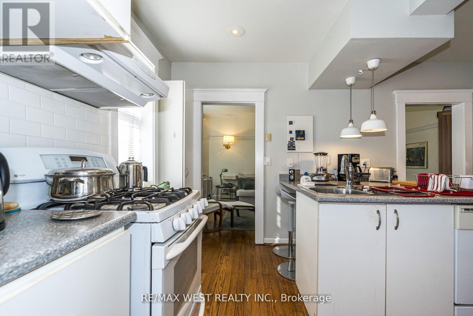 9a Humewood Drive, Toronto, Ontario  M6C 1C9 - Photo 14 - C12262030