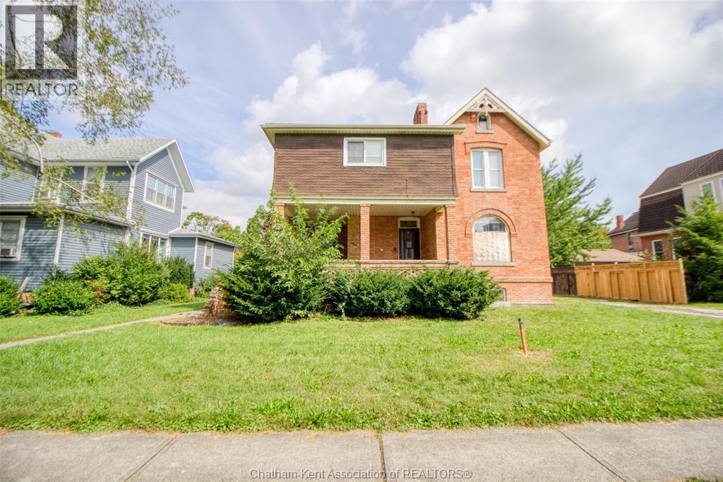 31 Dufferin Ave Avenue, Chatham, Ontario  N7M 4W6 - Photo 2 - 25016887